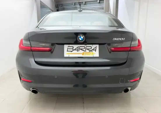 BMW-320i-2021