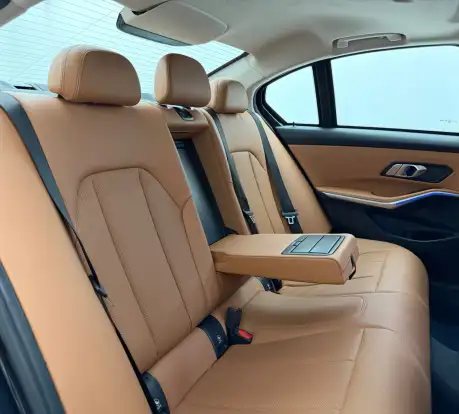 BMW-320i-2021