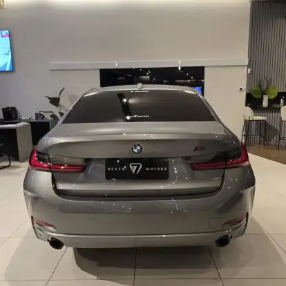 BMW-320i-2023