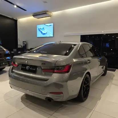 BMW-320i-2023