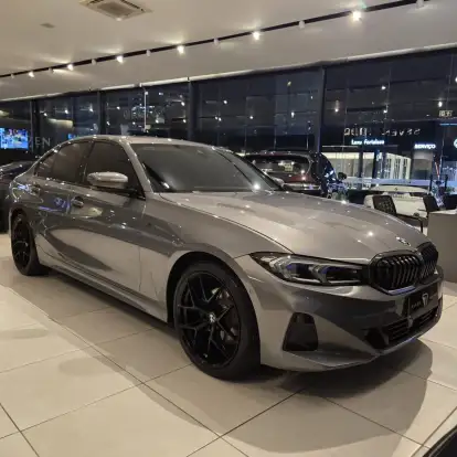 BMW-320i-2023