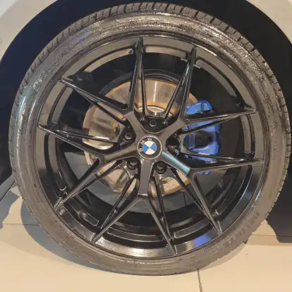 BMW-320i-2023