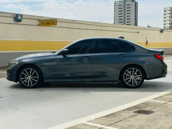 BMW-320i-2019