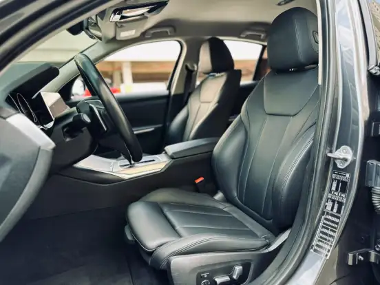 BMW-320i-2019