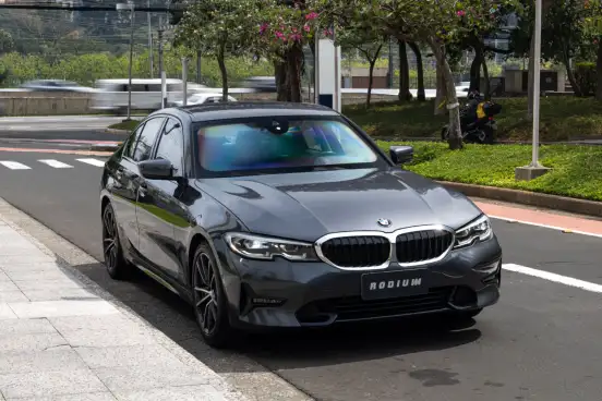 BMW-320i-2019