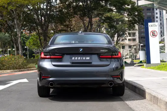 BMW-320i-2019