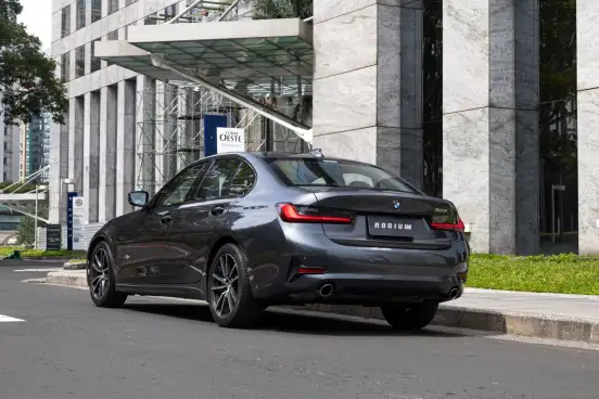 BMW-320i-2019