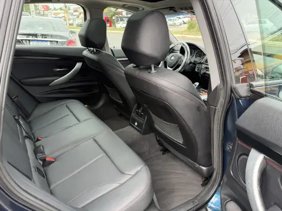 BMW-320i-2015