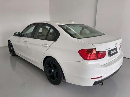 BMW-320i-2013
