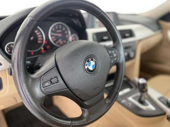 BMW-320i-2013