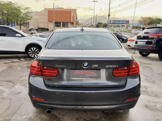 BMW-320i-2013