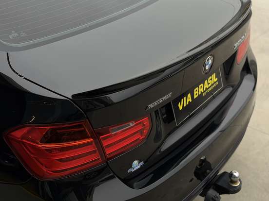 BMW-320i-2015