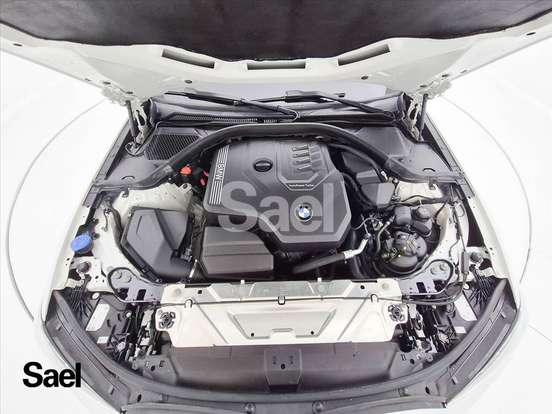 BMW-320i-2022