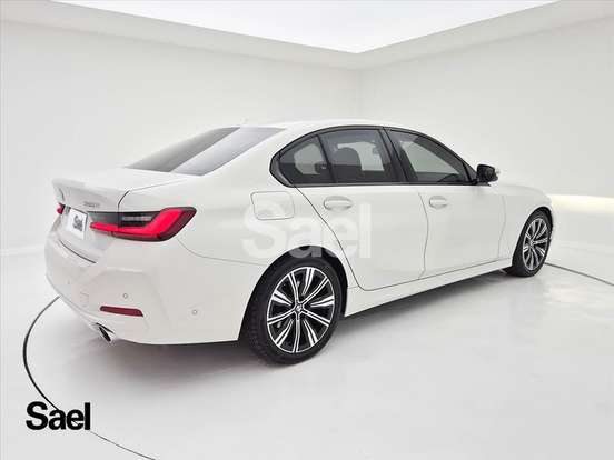 BMW-320i-2022