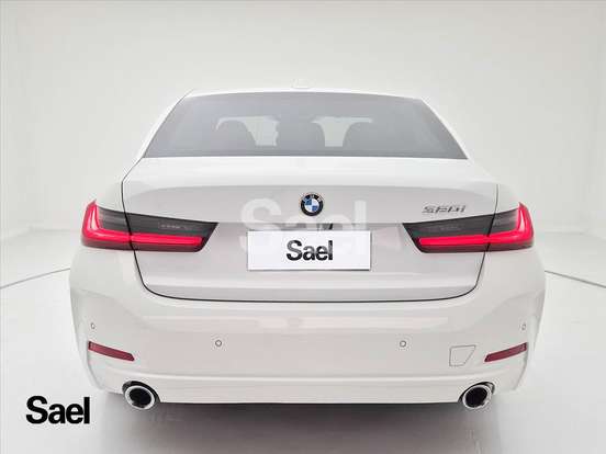 BMW-320i-2022