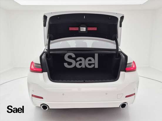 BMW-320i-2022