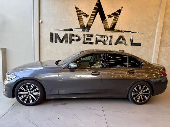 BMW-320i-2021