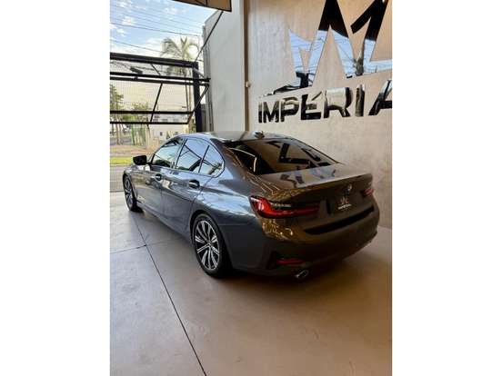 BMW-320i-2021