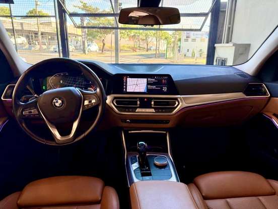 BMW-320i-2021