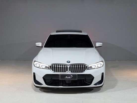 BMW-320i-2023