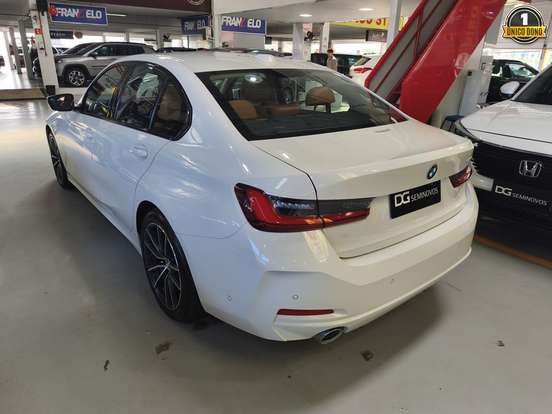 BMW-320i-2024