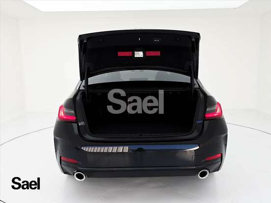 BMW-320i-2022