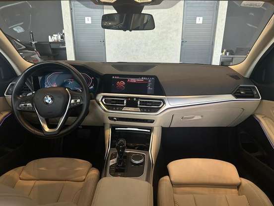 BMW-320i-2021