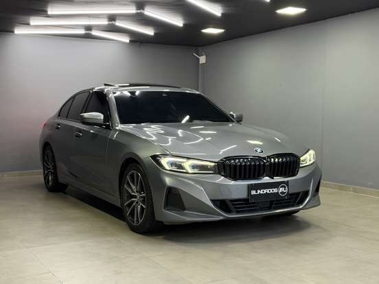 BMW-320i-2022