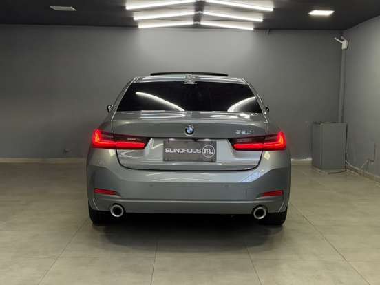 BMW-320i-2022