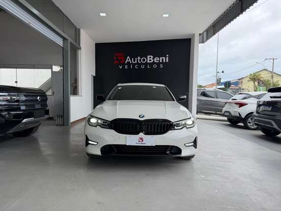 BMW-320i-2019
