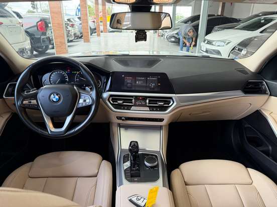 BMW-320i-2019