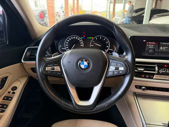 BMW-320i-2019