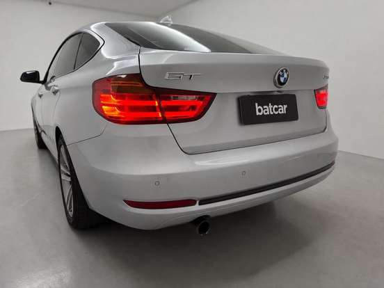 BMW-320i-2015