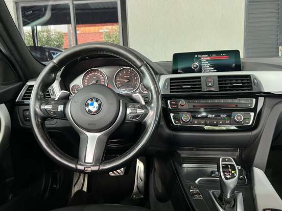 BMW-320i-2016