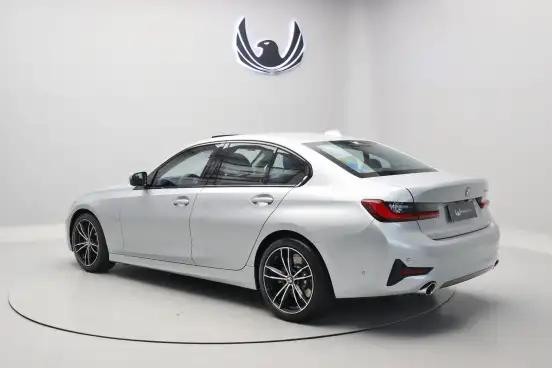 BMW-330i-2019