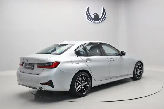 BMW-330i-2019