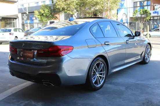 BMW-530i-2017