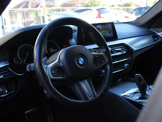 BMW-530i-2.0 16V TURBO GASOLINA M SPORT AUTOMÁTICO BMW-530i-2017