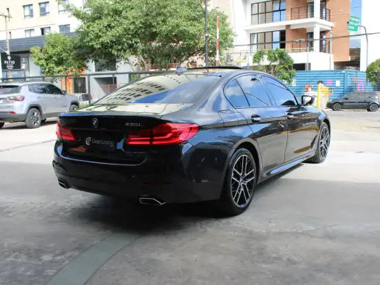 BMW-530i-2.0 16V TURBO GASOLINA M SPORT AUTOMÁTICO BMW-530i-2017
