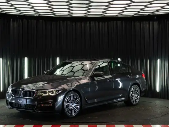 BMW-540i-3.0 24V TURBO GASOLINA M SPORT AUTOMÁTICO BMW-540i-2017