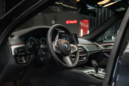 BMW-540i-2017