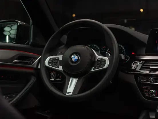 BMW-540i-3.0 24V TURBO GASOLINA M SPORT AUTOMÁTICO BMW-540i-2017