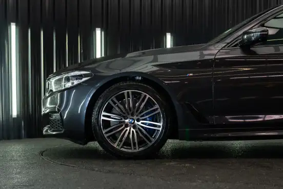 BMW-540i-2017