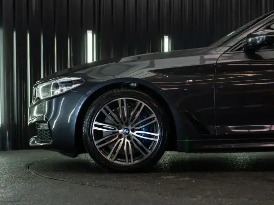 BMW-540i-3.0 24V TURBO GASOLINA M SPORT AUTOMÁTICO BMW-540i-2017