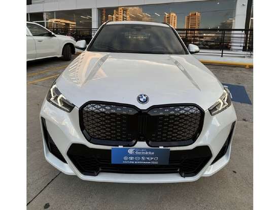 BMW-iX1-2025