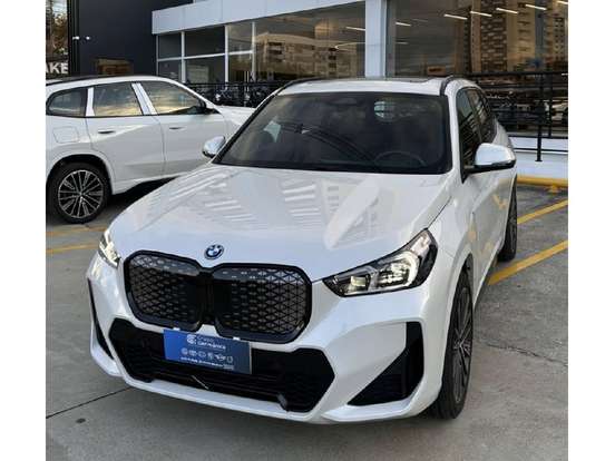 BMW-iX1-2025