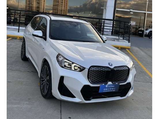 BMW-iX1-2025