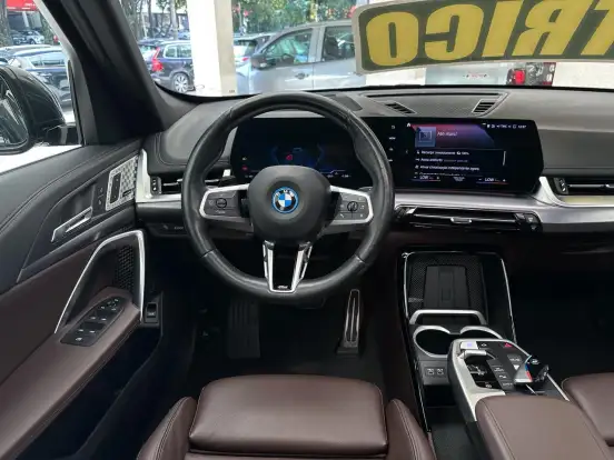 BMW-iX1-2023