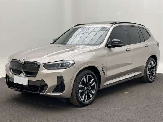 BMW-iX3-2023