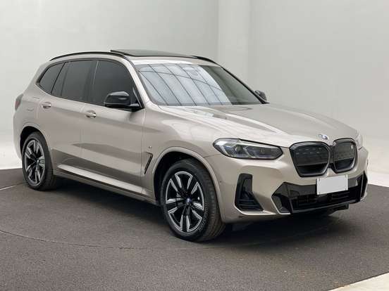 BMW-iX3-2023